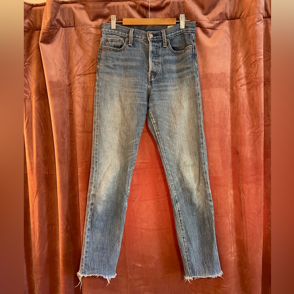 Levi’s High Rise Wedgie Strait Crop Frayed Jeans